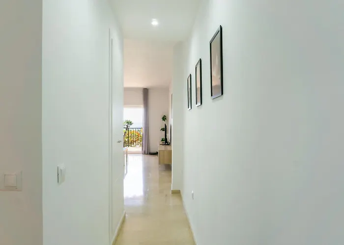 Encinas Garden 丰希罗拉