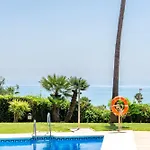 Encinas Garden شقة