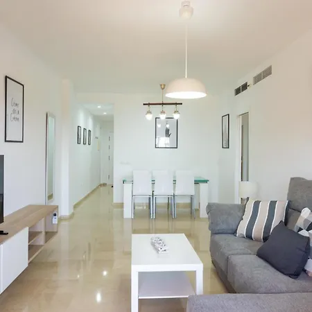Encinas Garden شقة فوينخيرولا